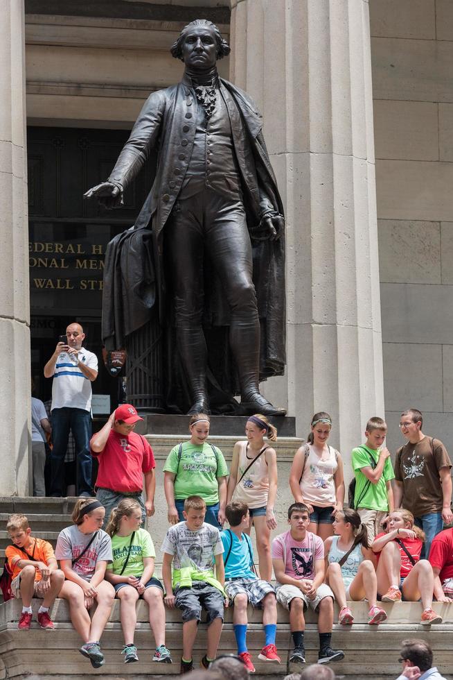 New York - USA - 11. Juni 2015 Wall Street voller Menschen foto