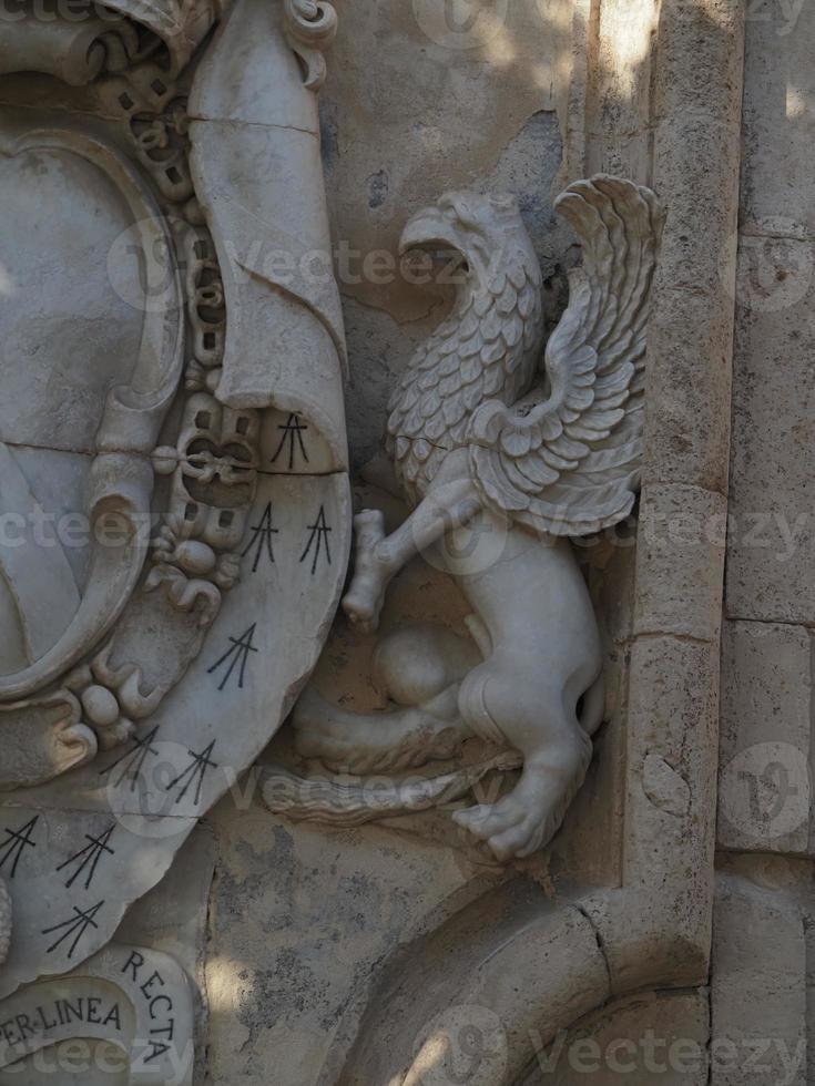 sklavenbrunnen in ortigia syrakus sizilien foto