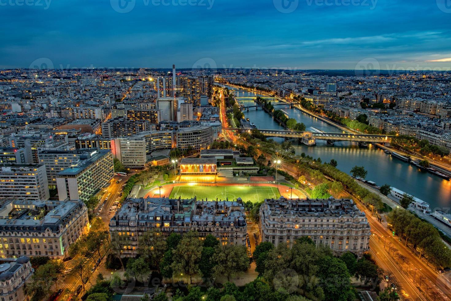 paris nachtansicht von tour eiffel foto