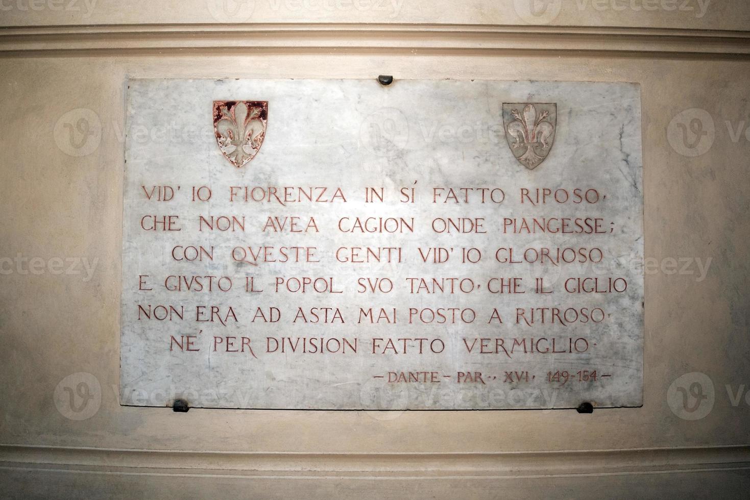 dante Inschrift auf Marmor im siena foto