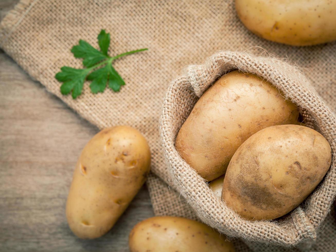 frische Bio-Kartoffeln foto