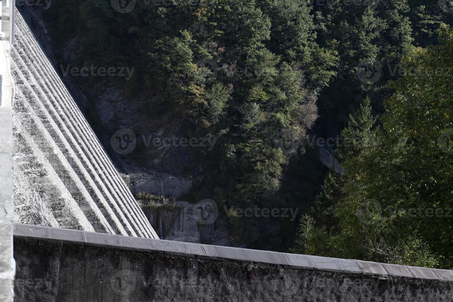 brugneto künstlich See Damm Ligurien Italien Panorama foto