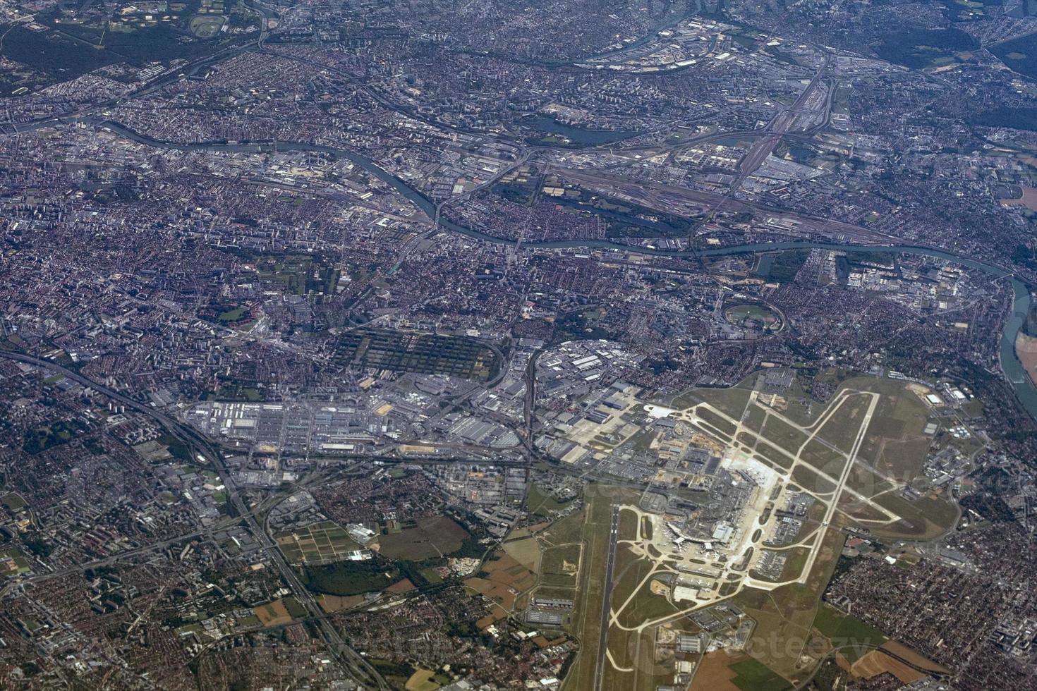 gatwick london luftbild panorama aus dem flugzeug foto