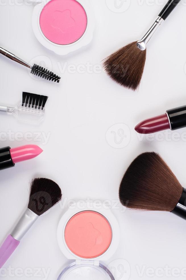 Kosmetik isoliert auf weißem Hintergrund foto