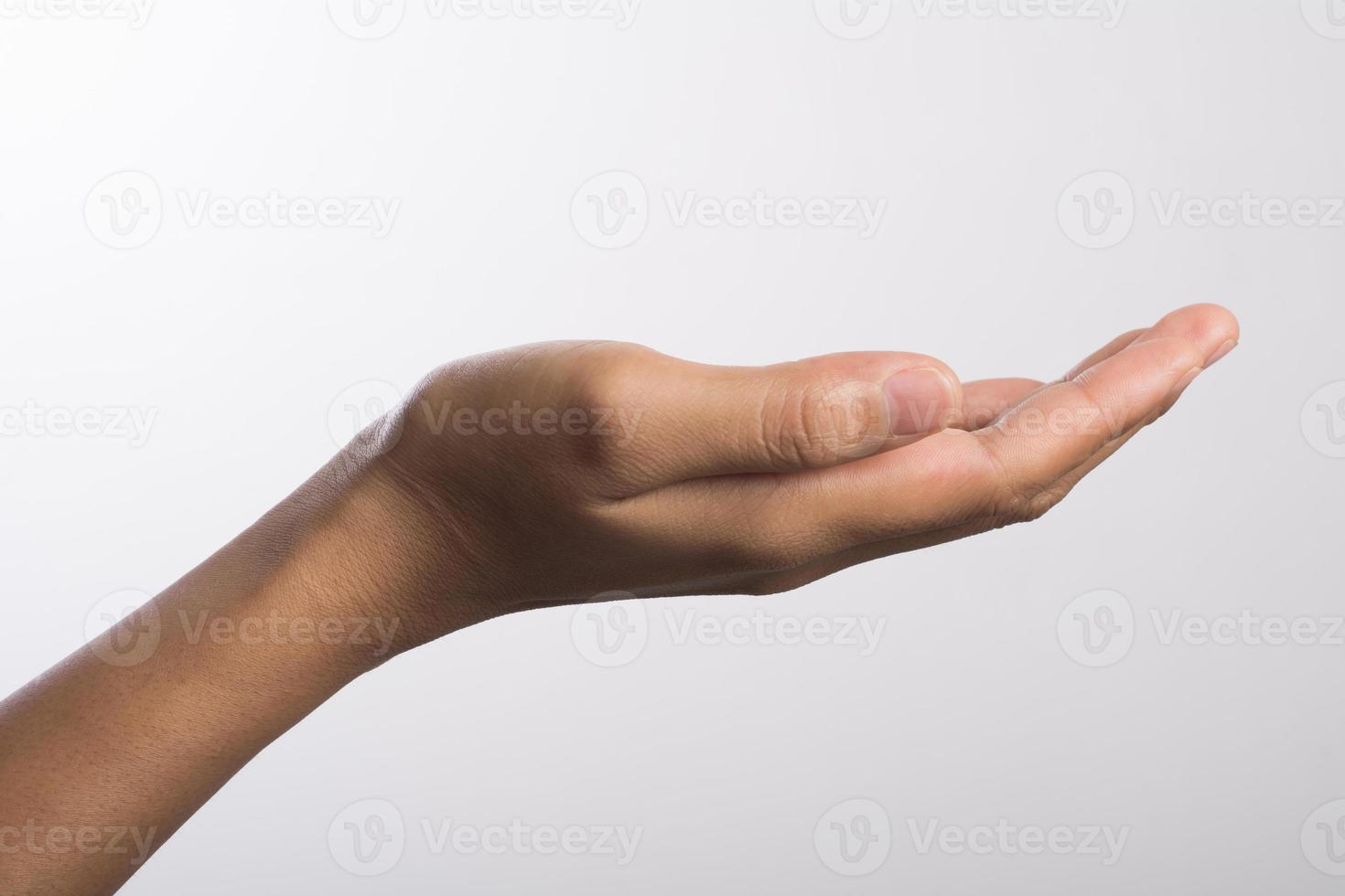 Nahaufnahme der Hand einer Frau lokalisiert auf weißem Hintergrund foto