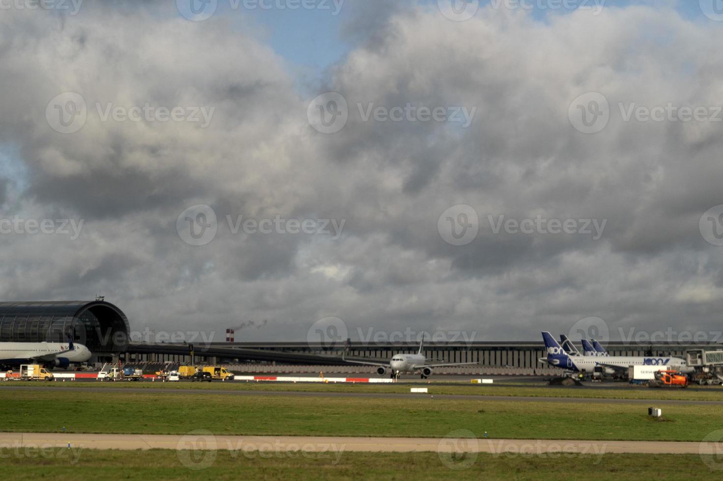 paris, frankreich - 7. november 2019 - flughafen paris cdg landet und lädt fracht und passagier foto