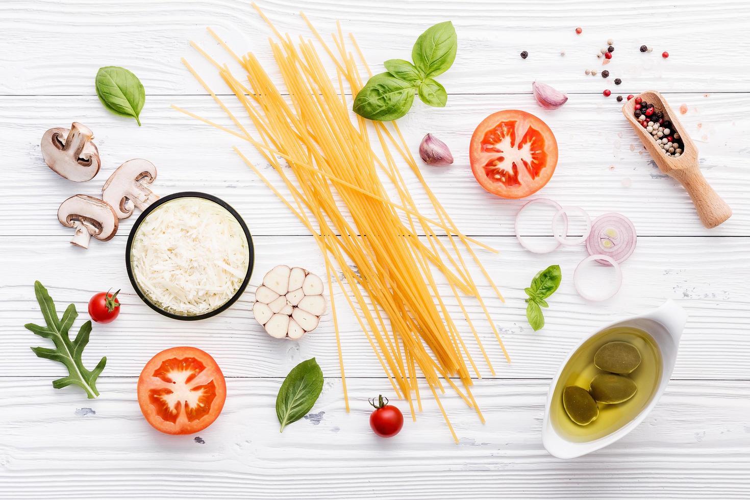 frische Spaghetti-Zutaten foto