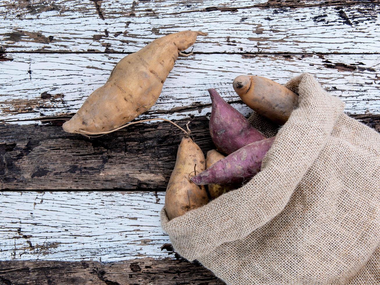 Sack Süßkartoffeln foto
