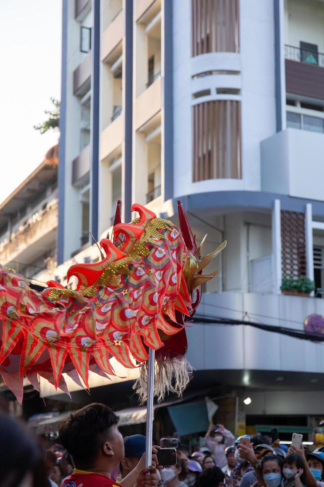 ho Chi minh Stadt, Vietnam, 2023, Mond Neu Jahr Feier - - das Drachen tanzen, schön bunt festlich Figur. tet Urlaub Hintergrund. Chinesisch Mond- Neu Jahre Tag, Frühling Festival. foto