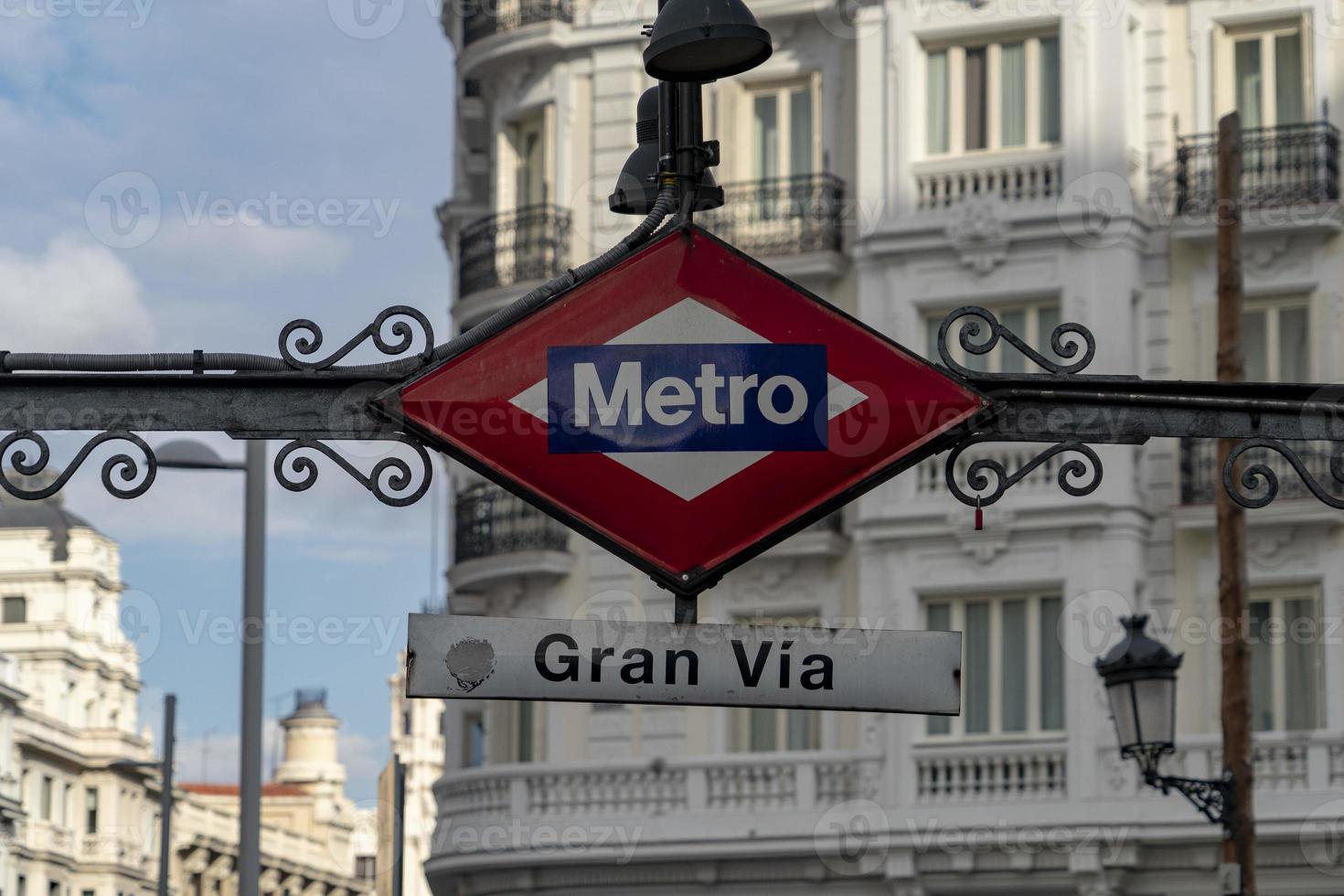 Metro gran über Madrid Zeichen foto