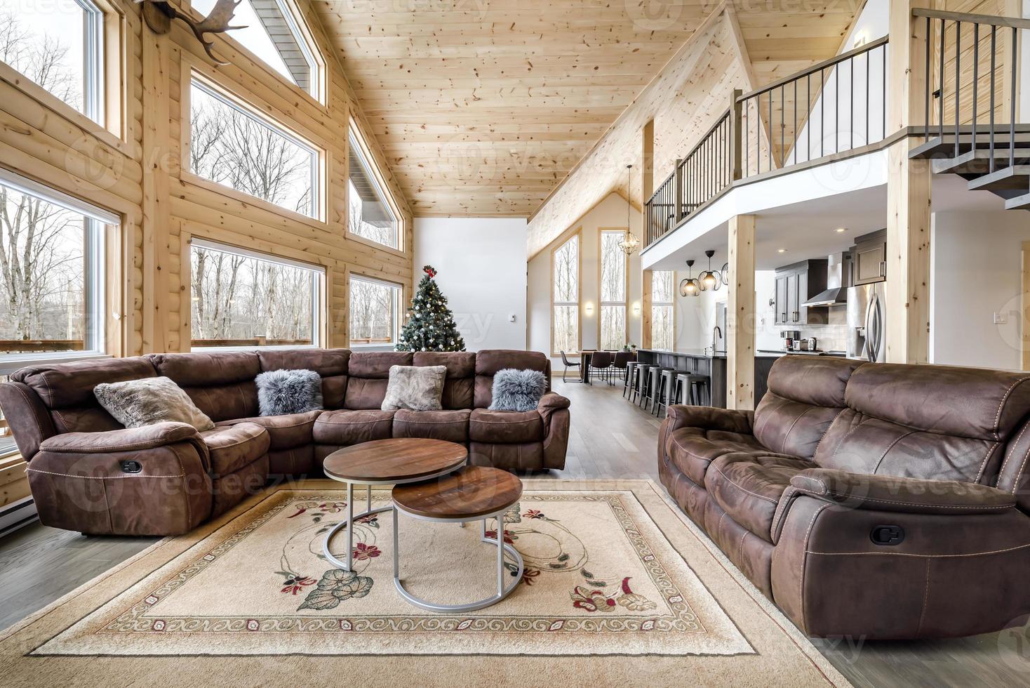 Winter Hütten im Fernbedienung Bereich Quebec, Kanada, Log Haus mit Sauna, Spa, Schlafzimmer, Schwimmbad, Leben Zimmer, Messing, Küche und Badezimmer foto