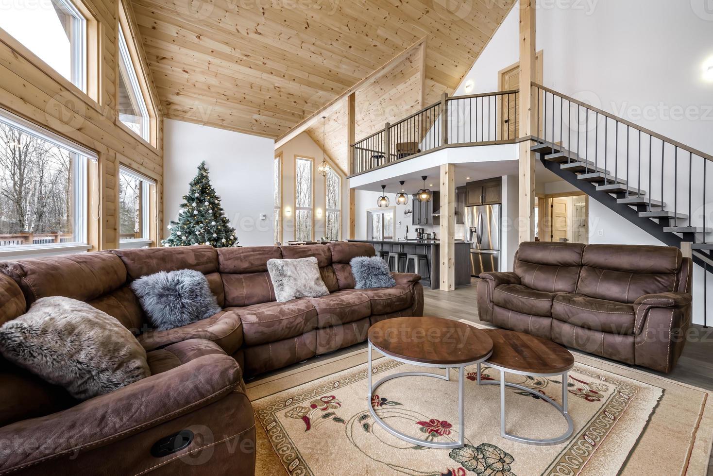 Winter Hütten im Fernbedienung Bereich Quebec, Kanada, Log Haus mit Sauna, Spa, Schlafzimmer, Schwimmbad, Leben Zimmer, Messing, Küche und Badezimmer foto