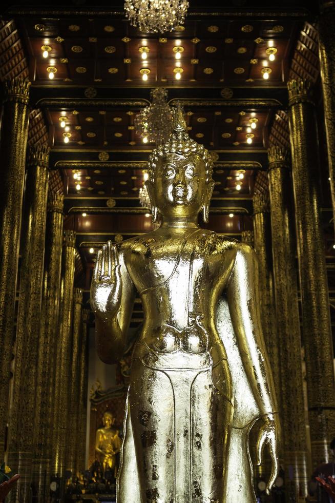 buddhistischer thailändischer tempel in chiang mai foto