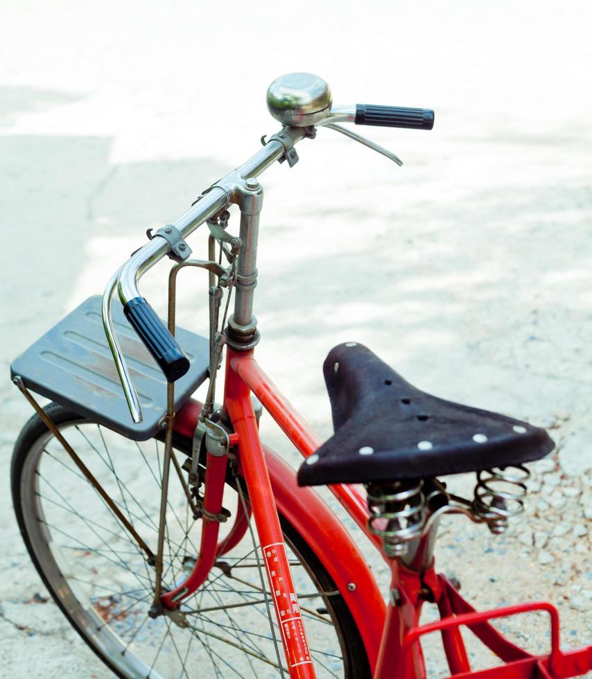 Retro rotes Fahrrad foto