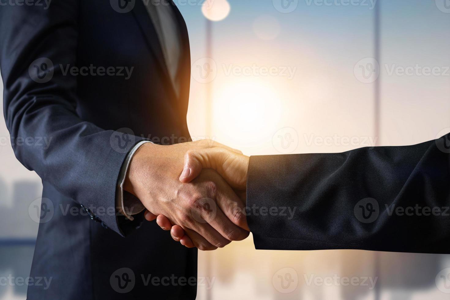 Geschäftsvereinbarung und erfolgreiches Verhandlungskonzept foto