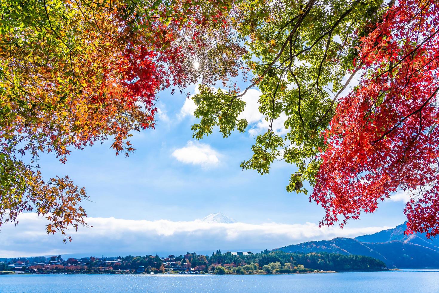 Landschaft bei mt. Fuji in Japan im Herbst foto