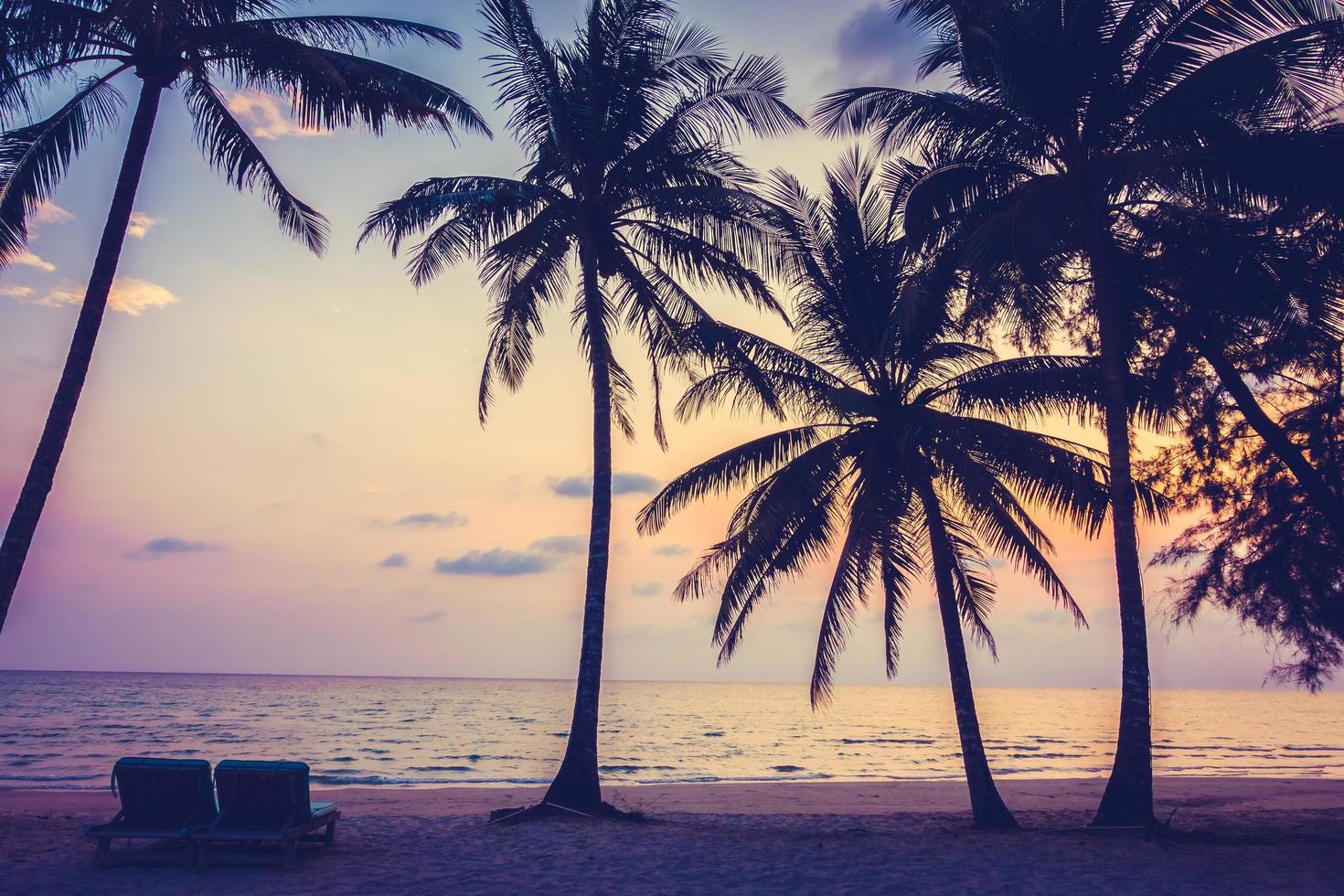 schöner tropischer Strand in Thailand foto