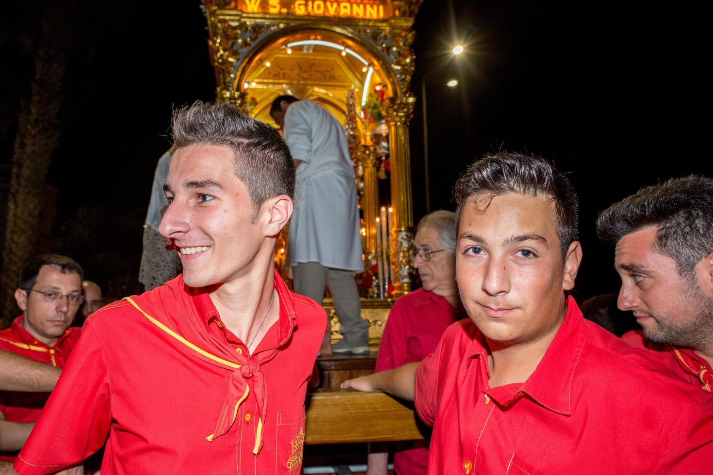 aci trezza, italien - juni, 24 2014 - feier der traditionellen parade von san giovanni foto