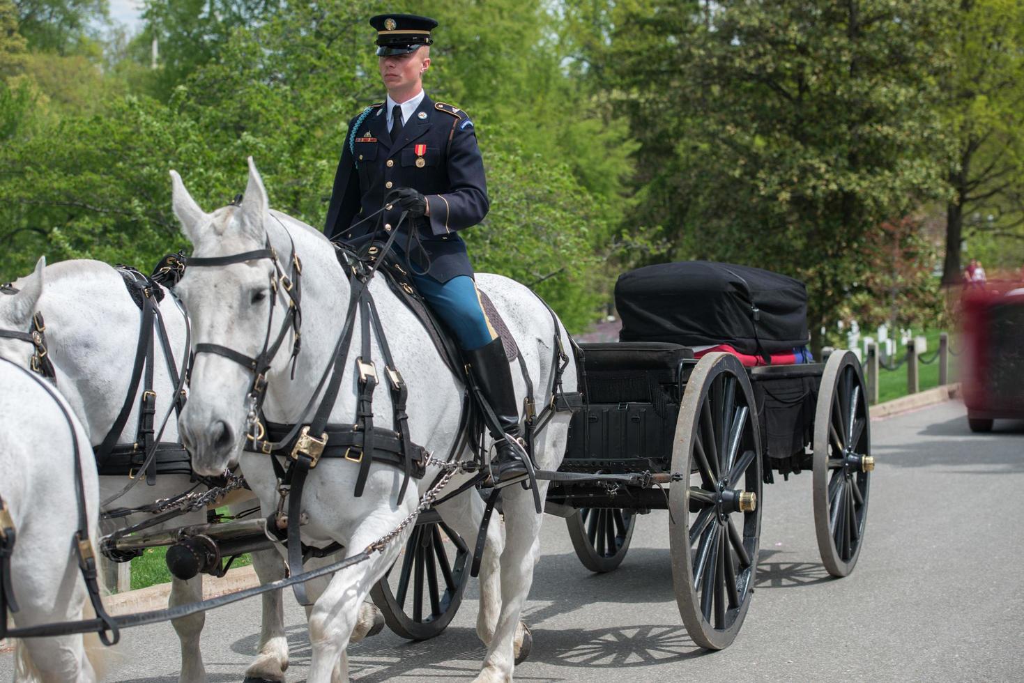 Washington DC, Usa - 2. Mai 2014 - Beerdigung der US Army Marine auf dem Friedhof von Arlington foto