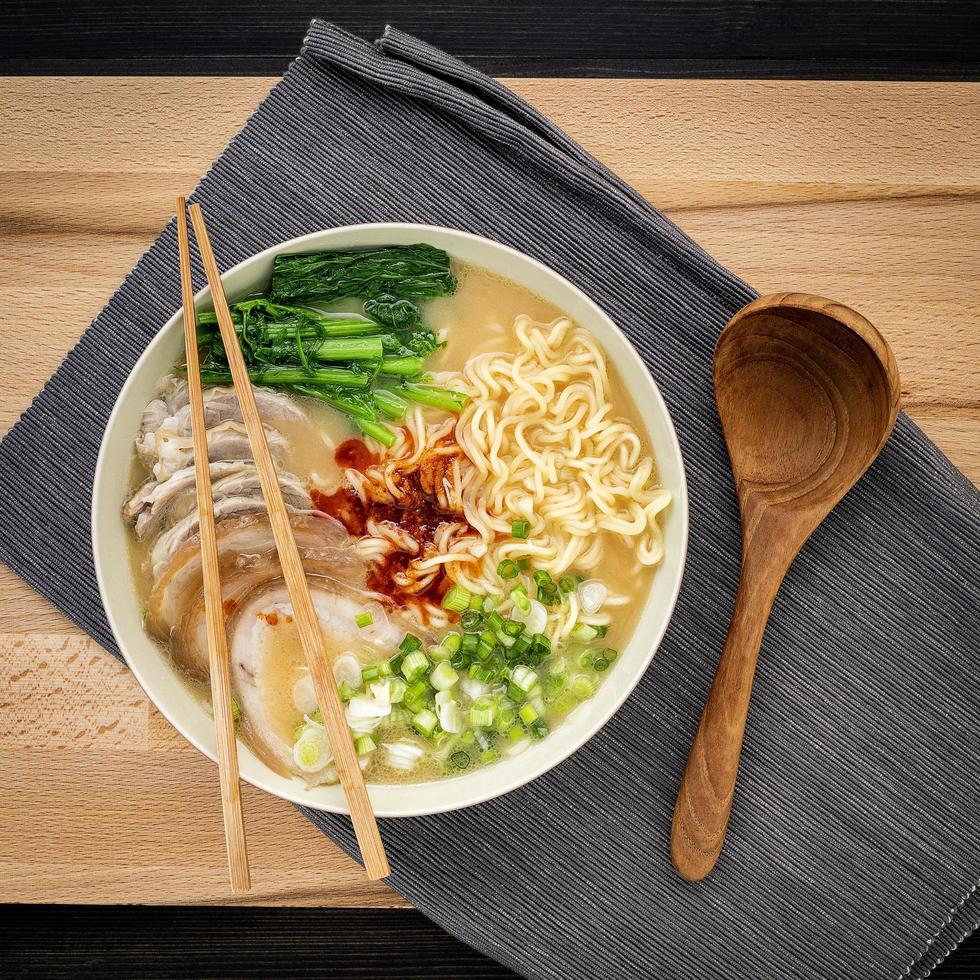 Schüssel Ramen-Suppe foto