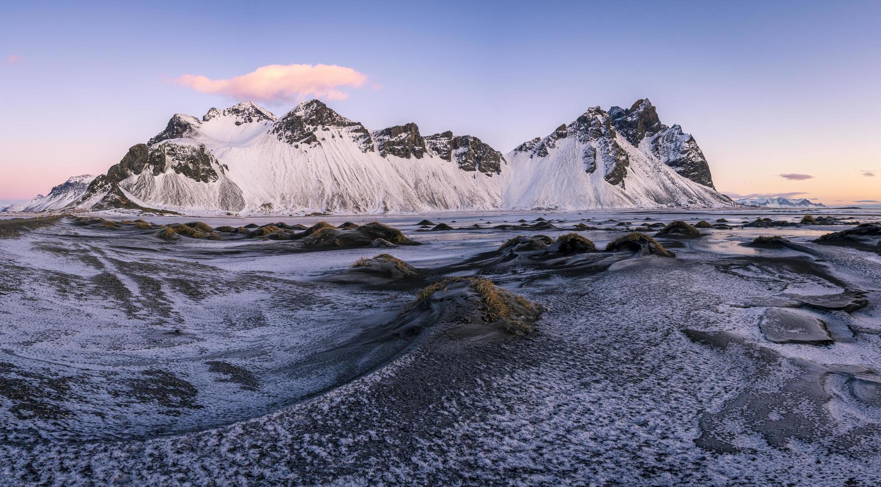 schneebedeckter Berg während des Tages in Island foto