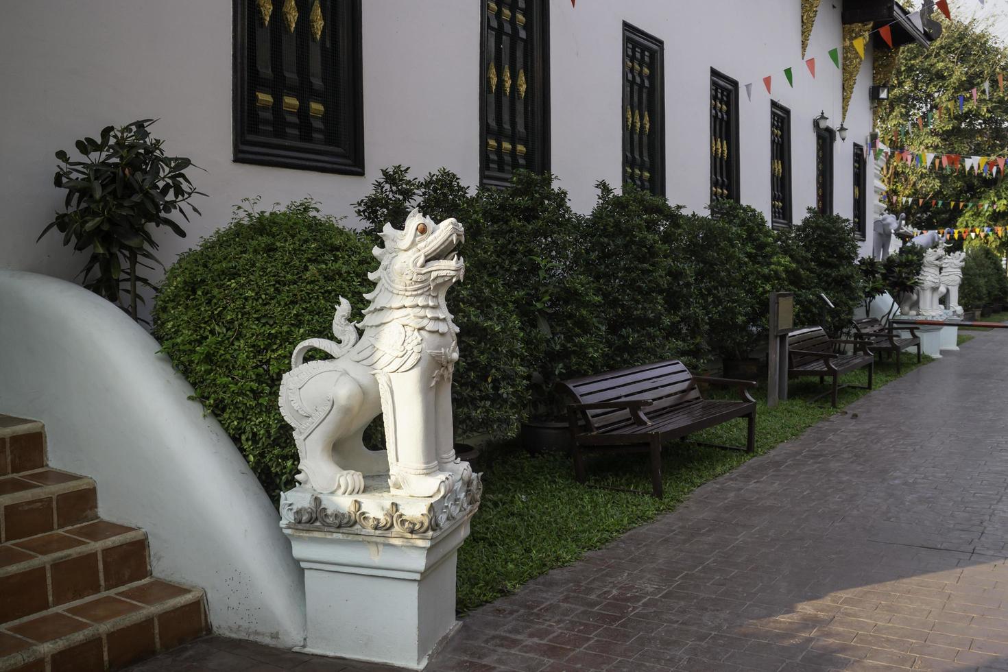 thailändischer buddhistischer öffentlicher Tempel foto