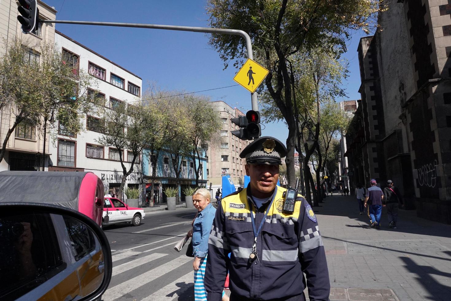 mexiko-stadt, mexiko - 5. november 2017 - mexikanische metropole hauptstadt verstopfter verkehr foto