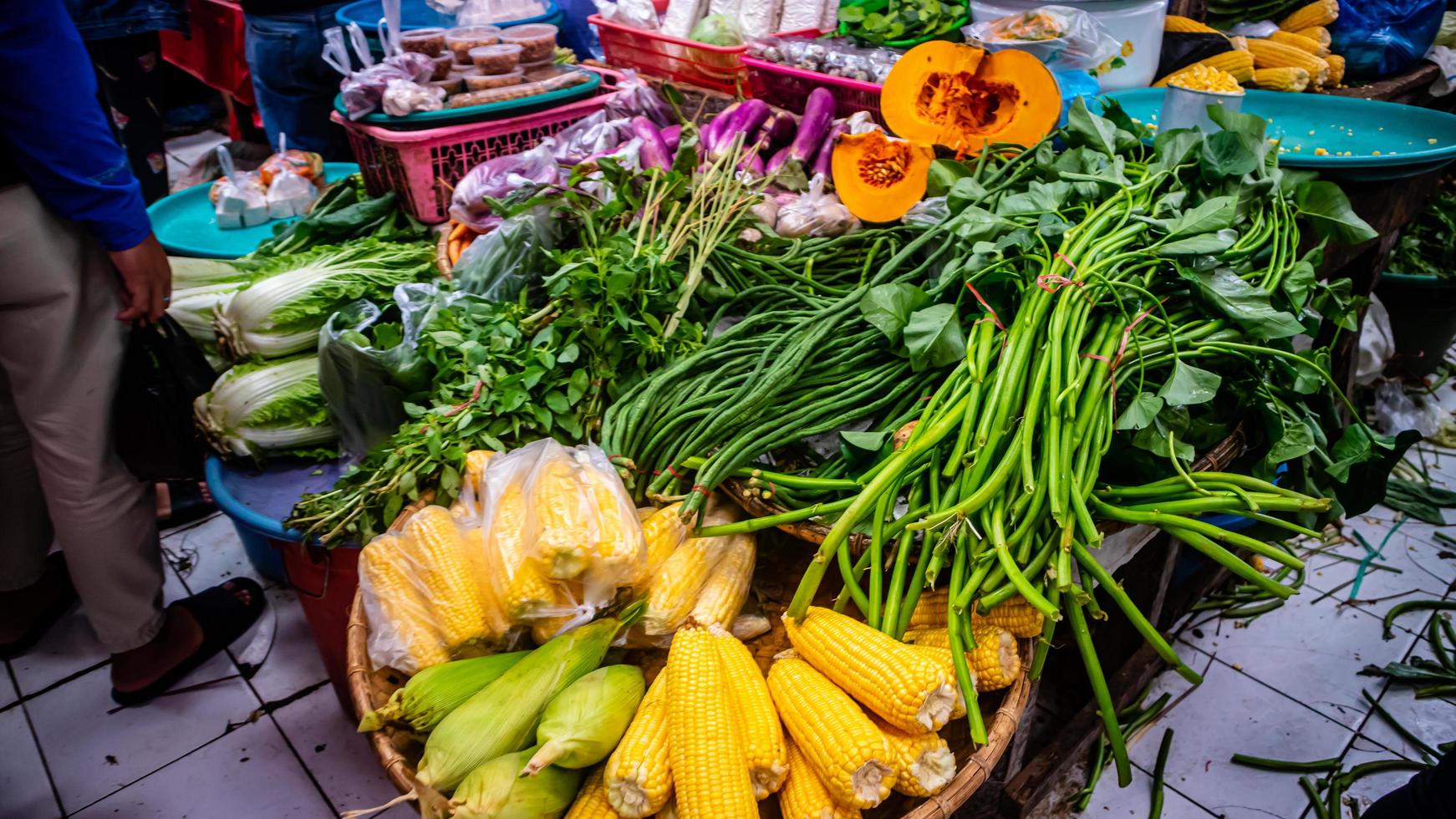 Minahasa, Indonesien Januar 2023, Gemüse im tondano traditionell Markt foto