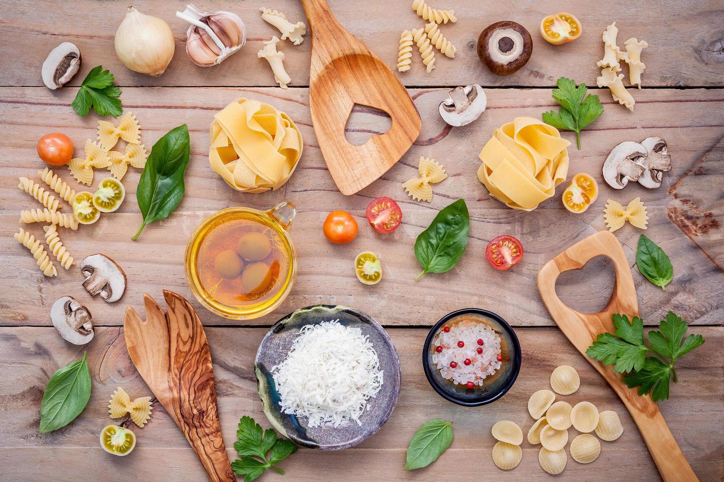 Draufsicht auf italienisches Essen foto