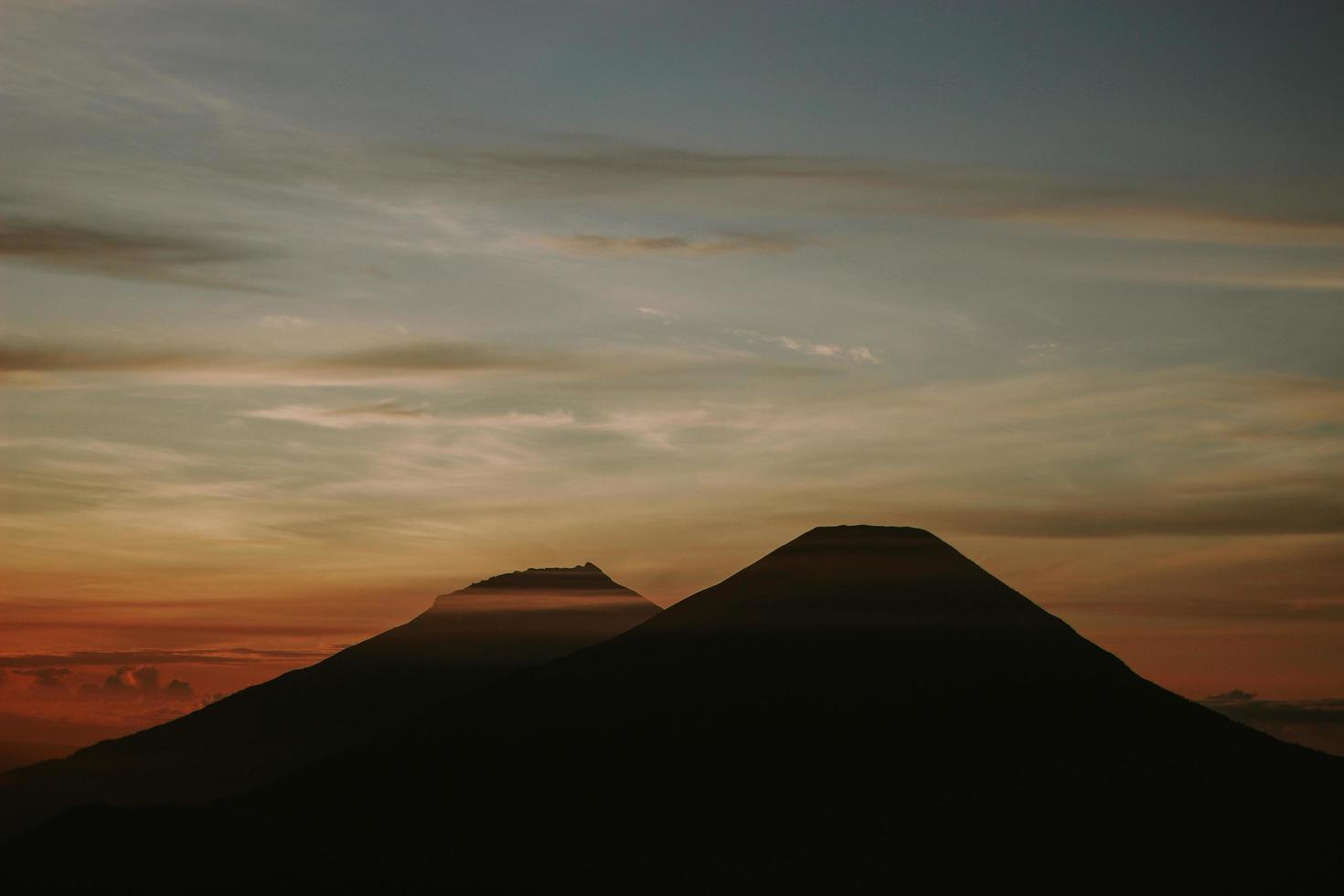 Sonnenaufgang am Prau Berg foto