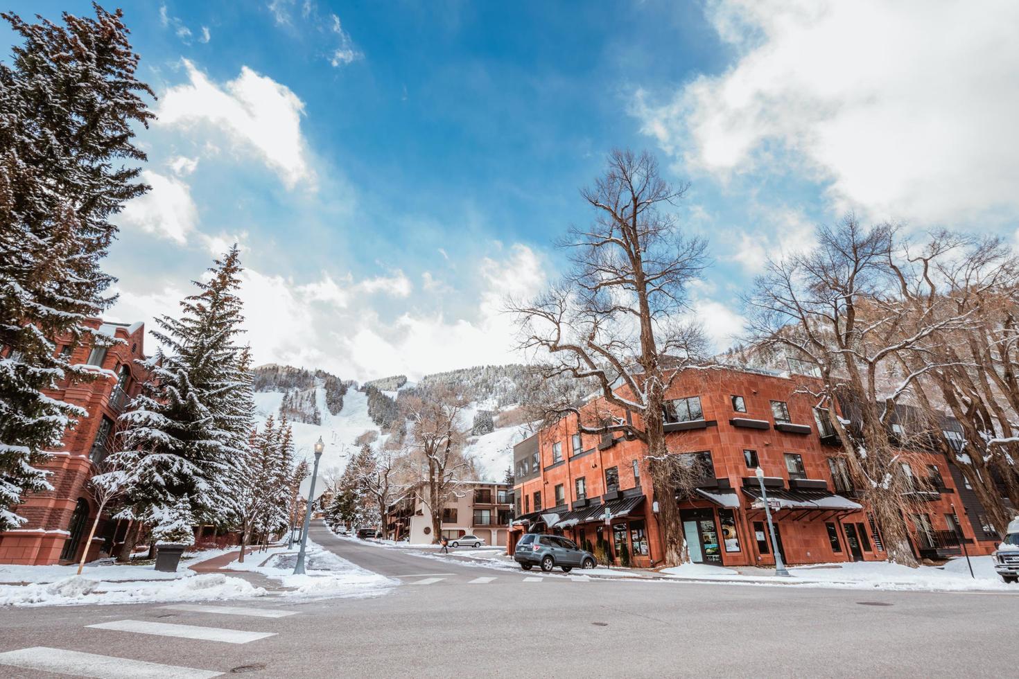 Colorado Springs, Co 2018 - Blick auf das Stadtzentrum nach dem Winterschnee foto