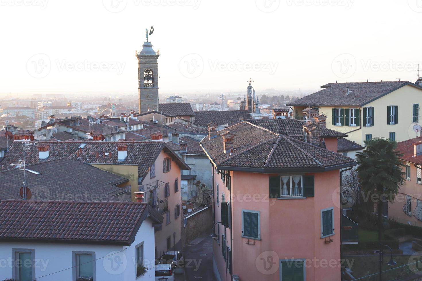 Panorama- Aussicht von das Stadt von Bergamo, Italien Konzept Foto. städtisch architektonisch Fotografie. foto