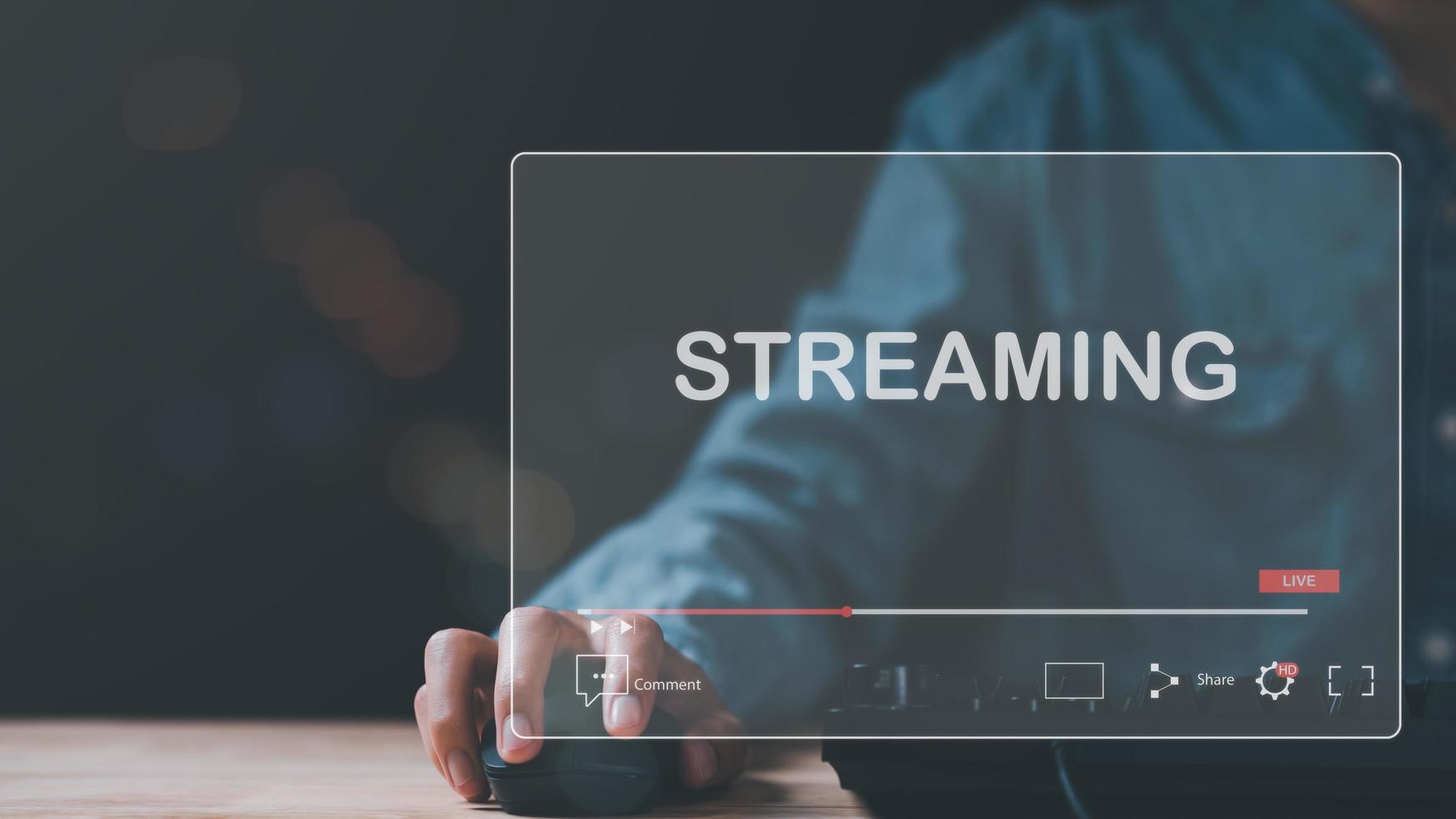 Geschäftsmann Streaming online beim Schreibtisch ,Zu Uhr Videos über kabellos Technologie ,Ausbildung, Lernen, Lehre, virtuell Wirklichkeit benutzt im online Video Konferenzen, online Streaming Uhr Videos auf Internet foto