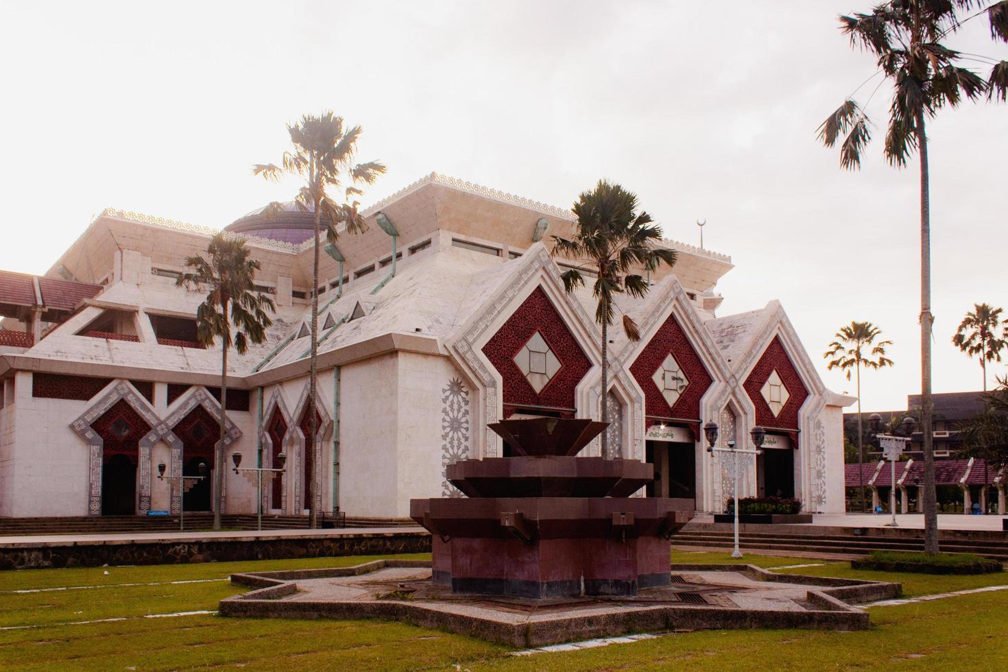 schön beim Zinn Moschee Jakarta, islamisch Hintergrund Moschee foto