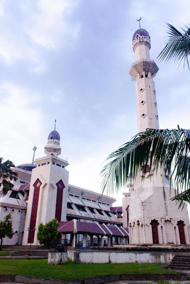 schön beim Zinn Moschee Jakarta, islamisch Hintergrund Moschee foto