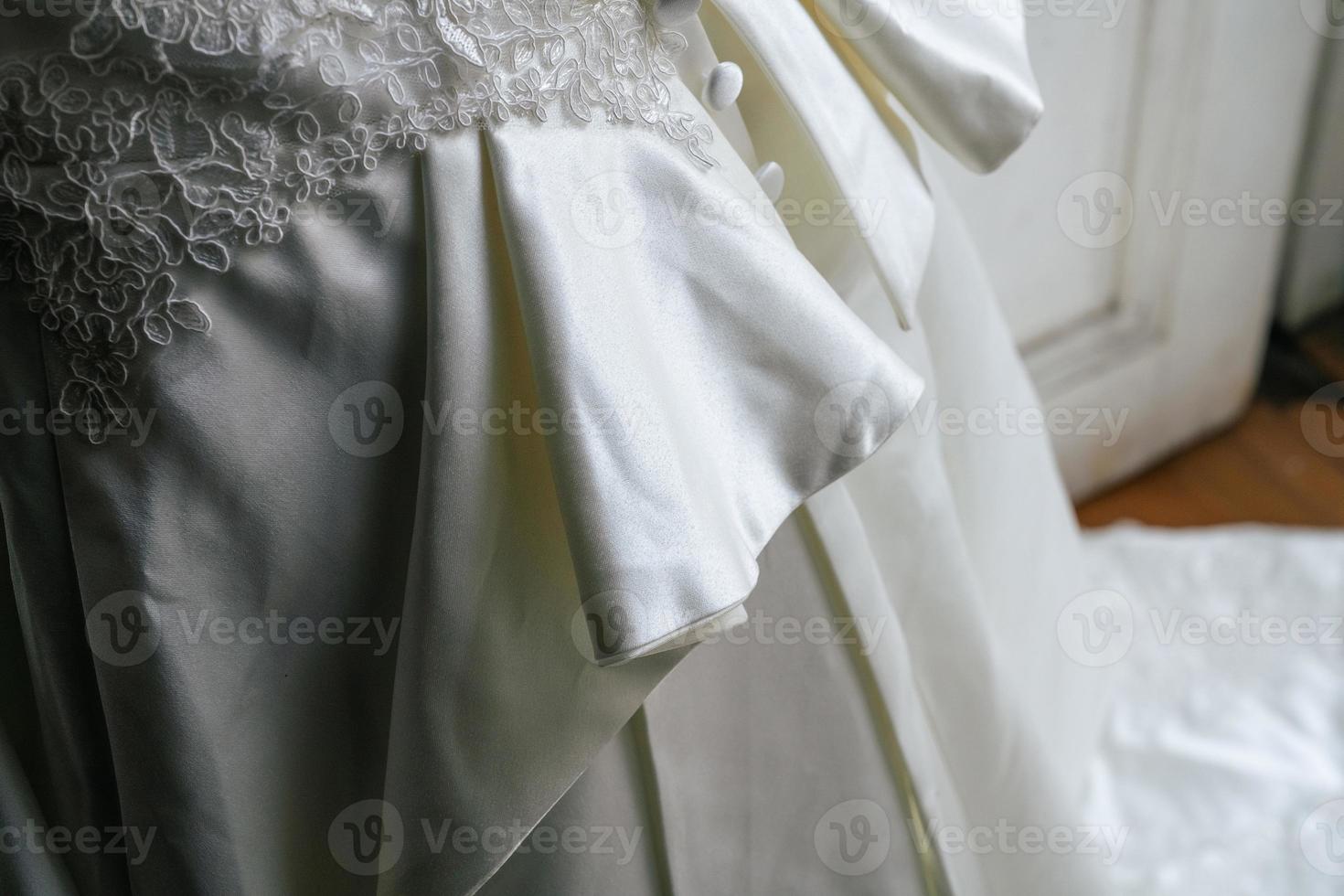 Mädchen im ein Hochzeit Kleid Nahansicht foto