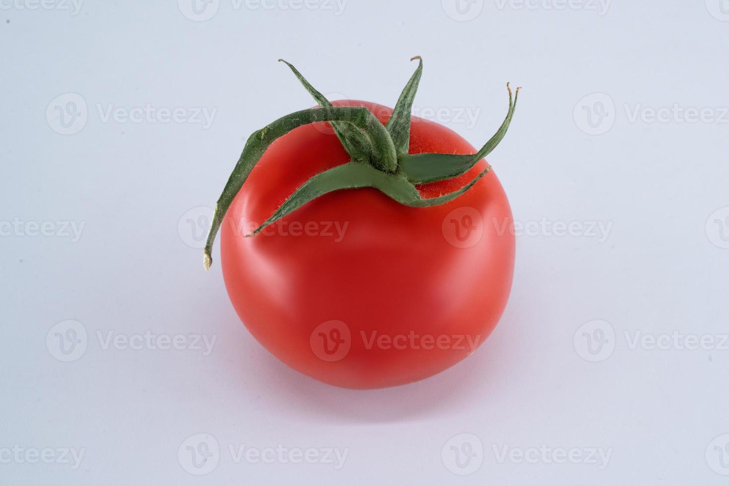 Tomaten auf ein Weiß Hintergrund isoliert foto