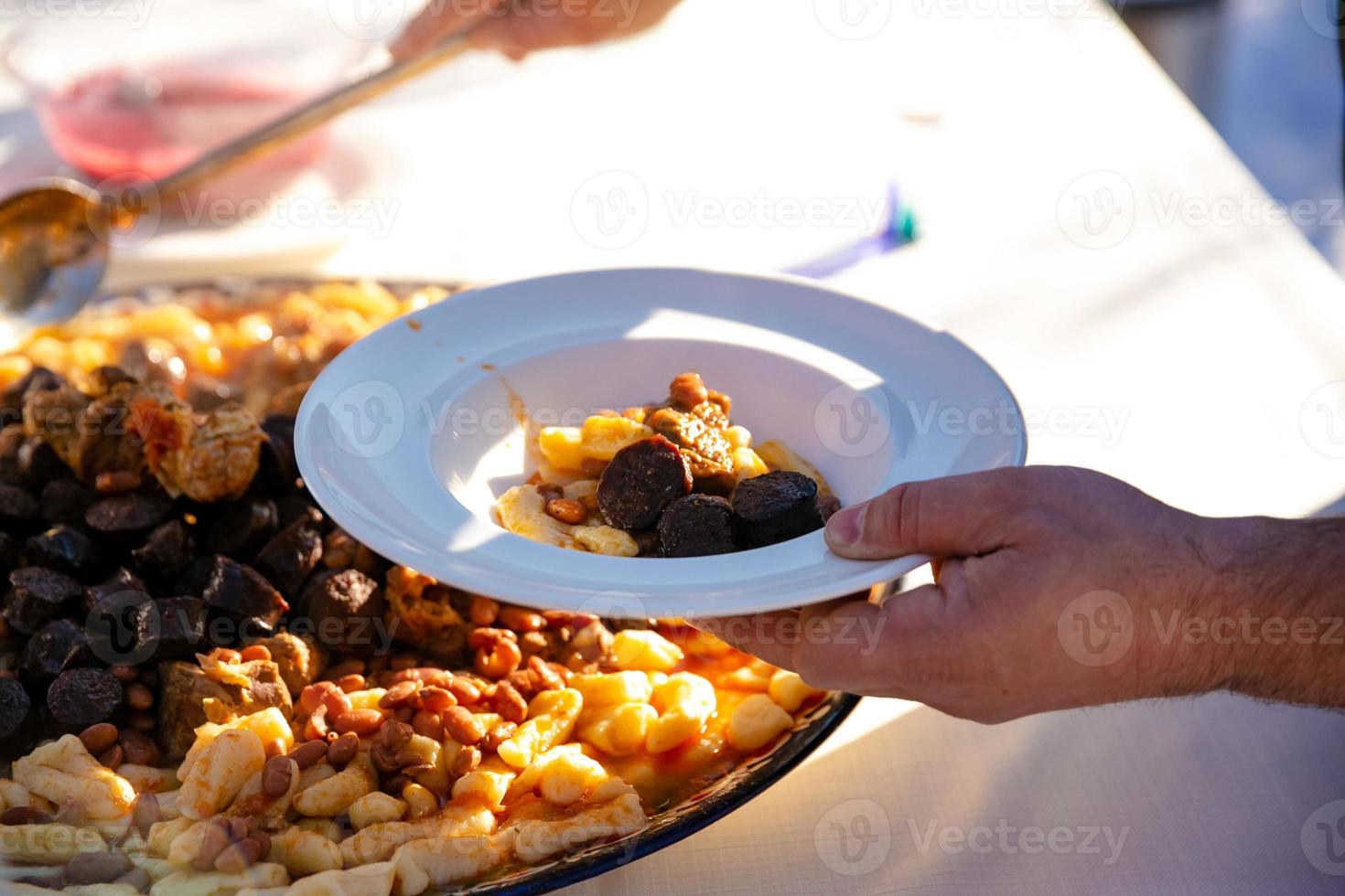 heiß köstlich Teller, Knödel mit Fleisch und Bohnen foto