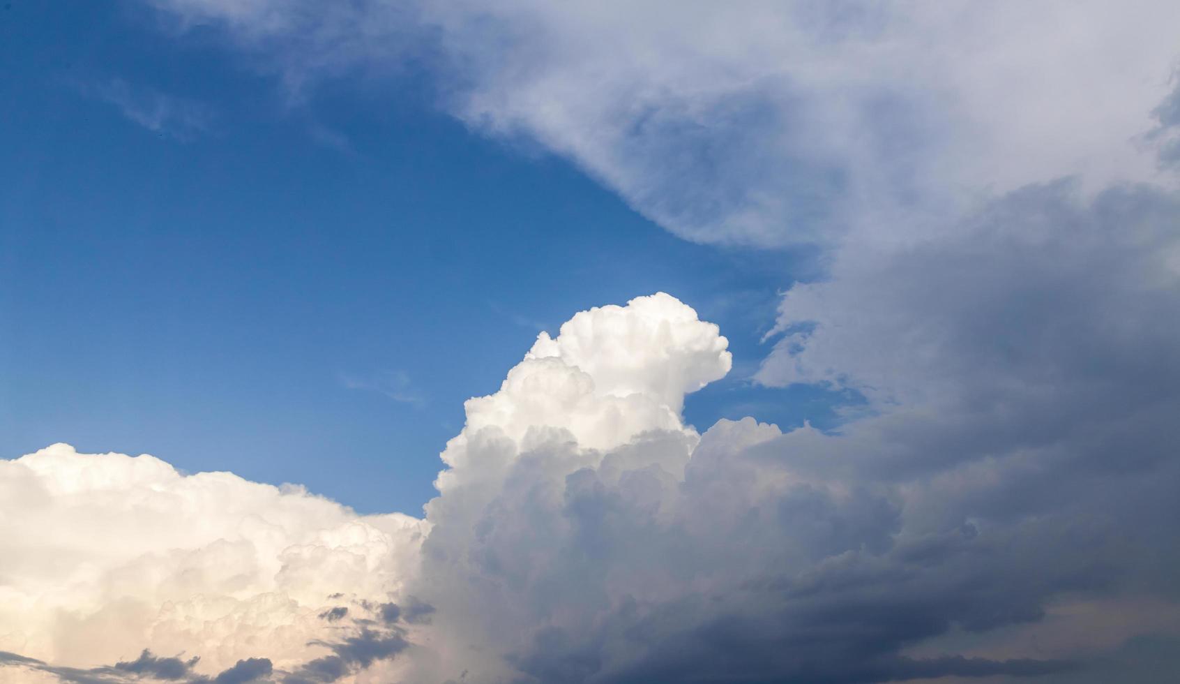 Himmel mit Wolken foto