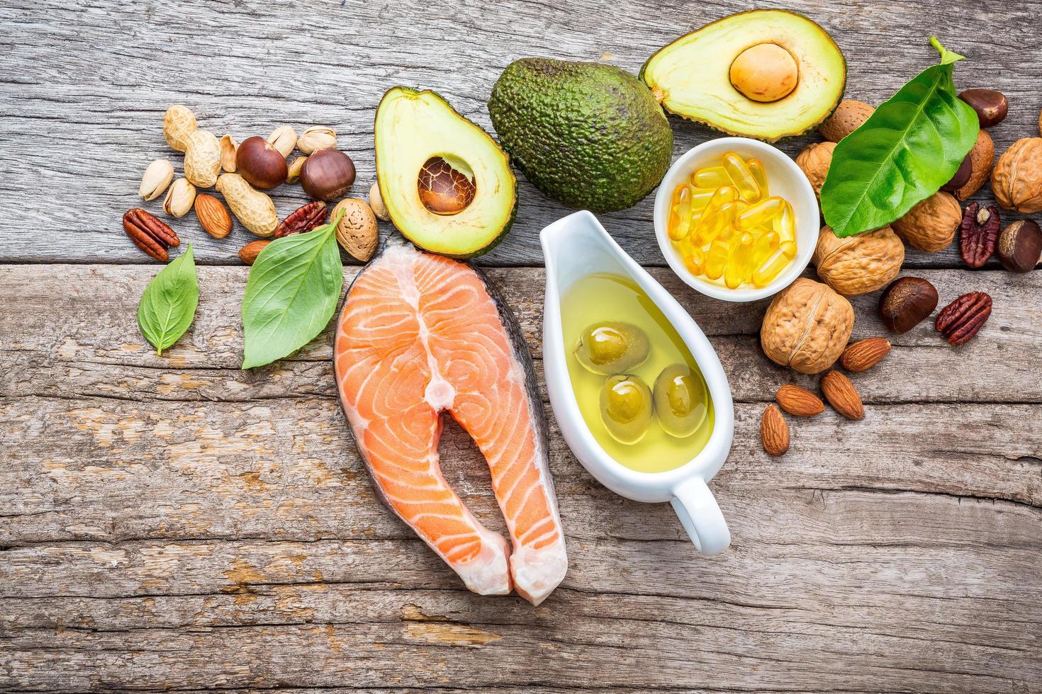 gesunde Ernährung mit Omega-3-Fettsäuren und ungesättigten Fetten foto