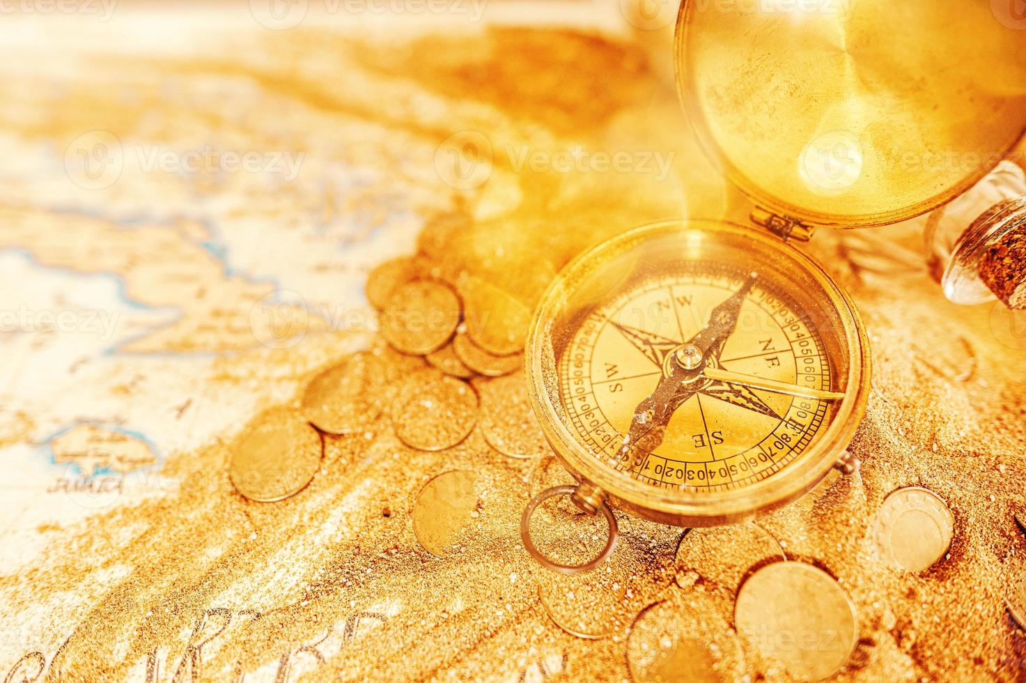 Schatz Karte mit Kompass und Gold Münzen foto