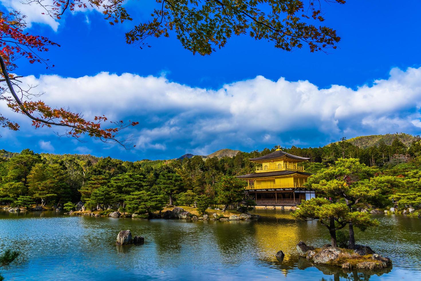 Kinkakuji-Tempel oder goldener Pavillon in Kyoto, Japan foto