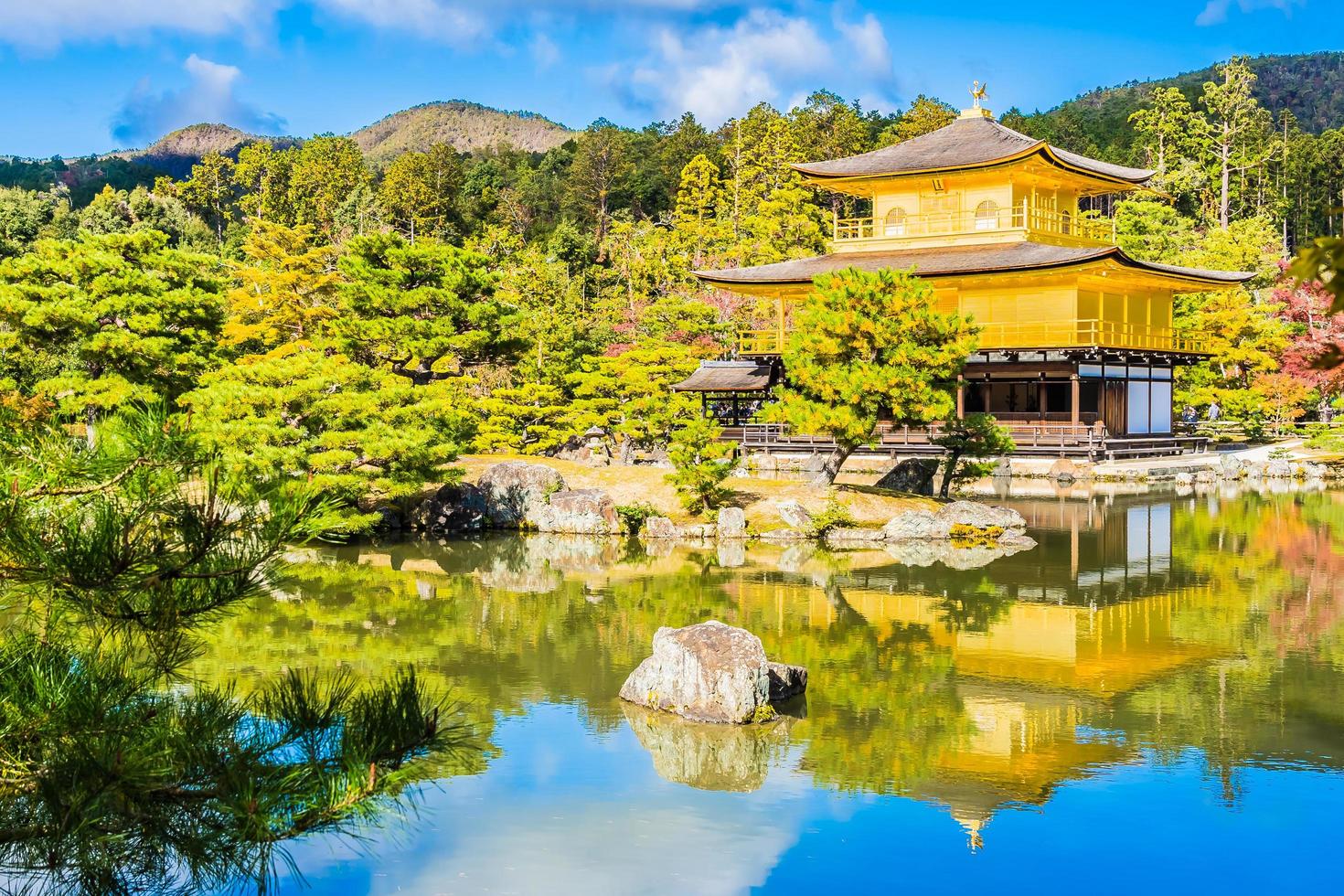 Kinkakuji-Tempel oder der goldene Pavillon in Kyoto, Japan foto