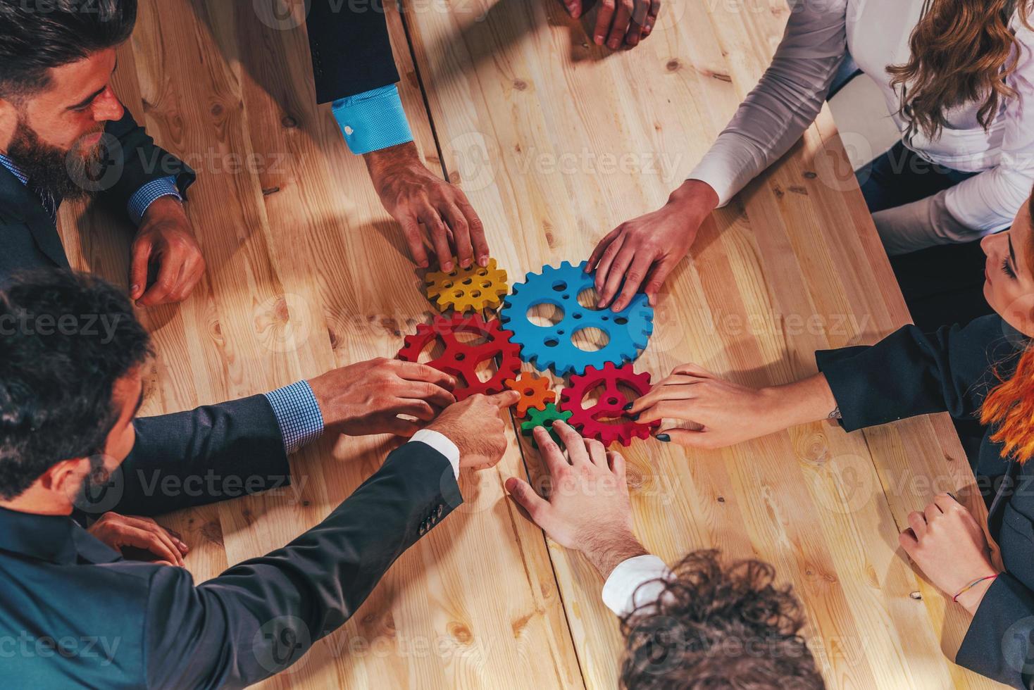 Geschäft Mannschaft verbinden Stücke von bunt Getriebe mögen ein Zusammenarbeit und Partner foto