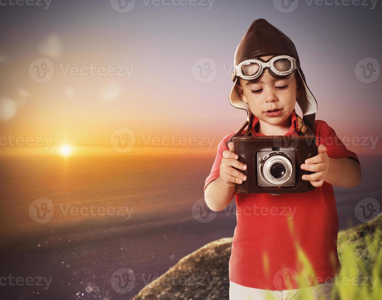 Baby Fotograf mit ein Jahrgang Kamera foto