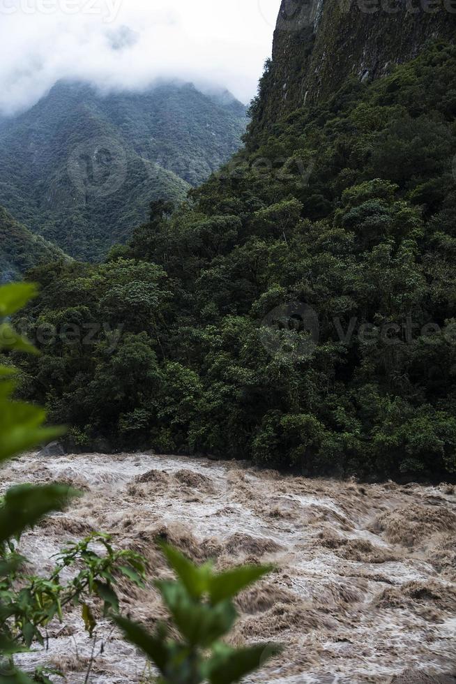 Urubamba Fluss in Peru foto