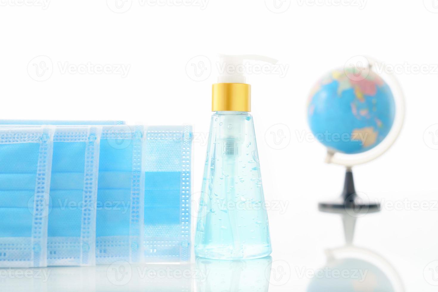 Alkohol-Gel-Flaschen-Desinfektionsmittel für Hände und medizinische  Gesichtsmasken 11411772 Stock-Photo bei Vecteezy