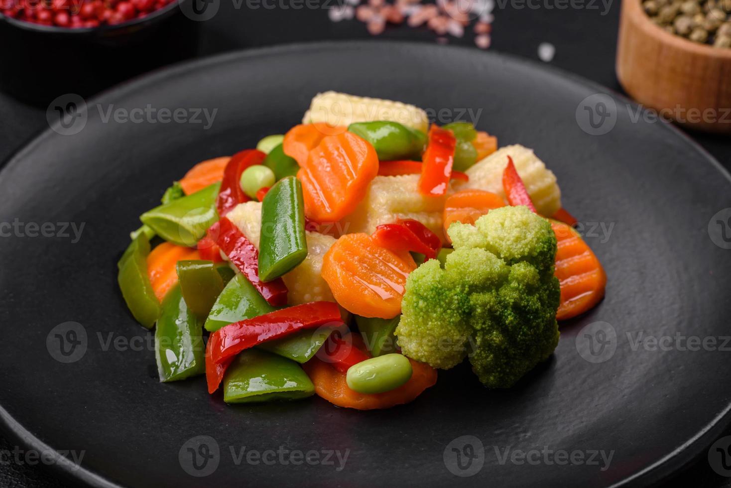 köstlich saftig Brokkoli Gemüse, Möhren, Spargel Bohnen und Glocke Pfeffer foto