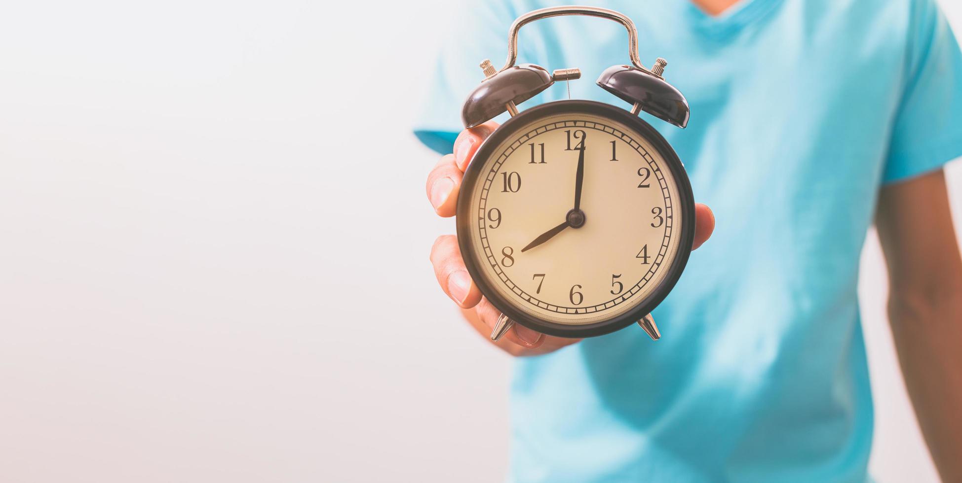 ein Mann mit einer Uhr foto