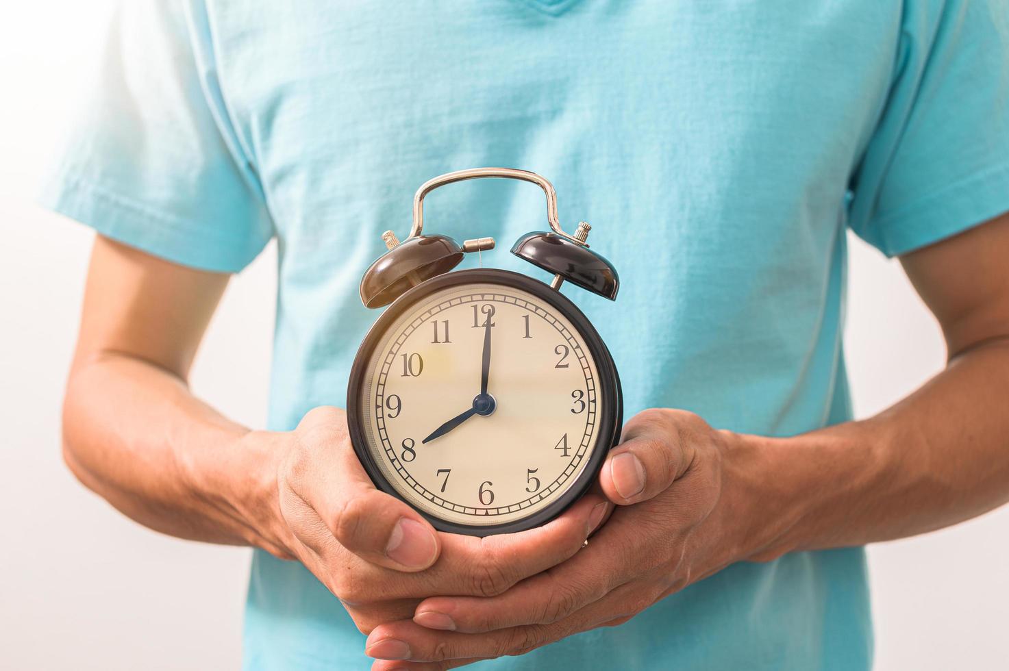 ein Mann mit einer Uhr foto